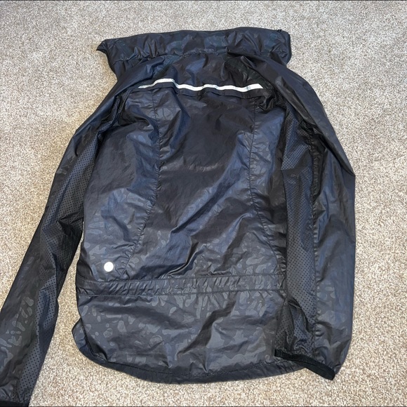 Lululemon Leopard Print Wind Breaker Sz 6 - Picture 3 of 10